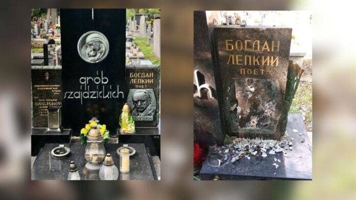 Пошкоджена могила українського письменника Богдана Лепкого на Раковицькому цвинтарі у Кракові