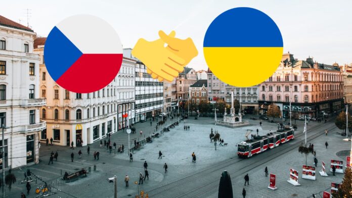 : Афиша и сценическая площадка где проходит фестиваль чешско-украинской дружбы в Брно